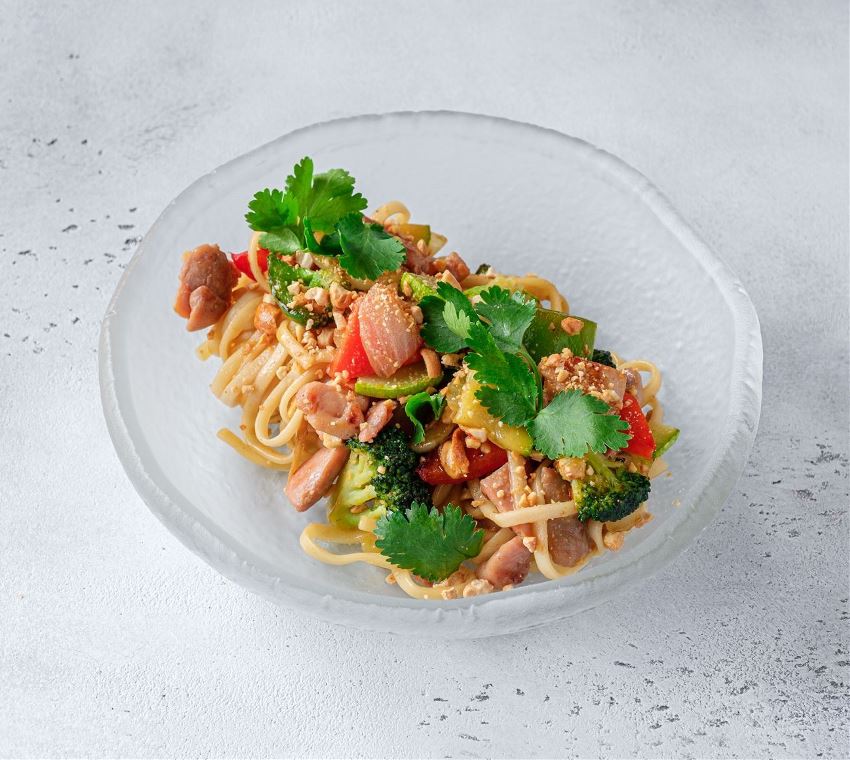 Лапша с курицей и овощами